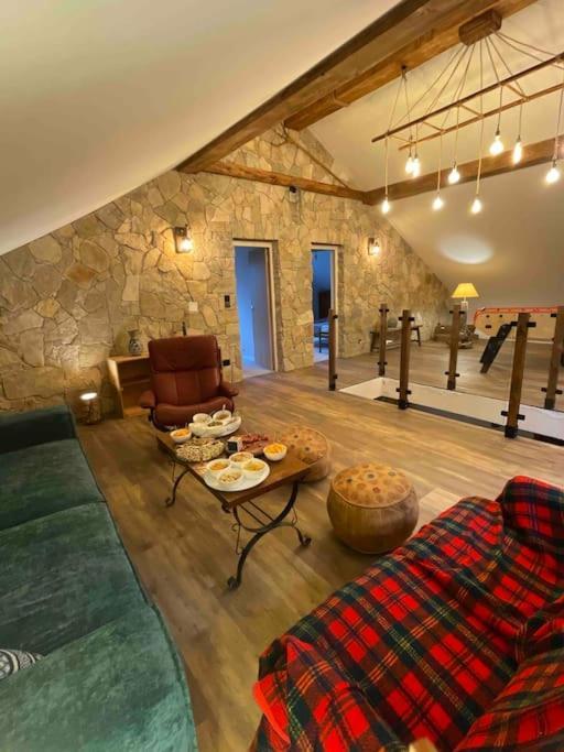 Gite Confort 15 Couchages, Vue Panoramique Montagne Hautes Alpes, Terrasses Embrun Eksteriør billede