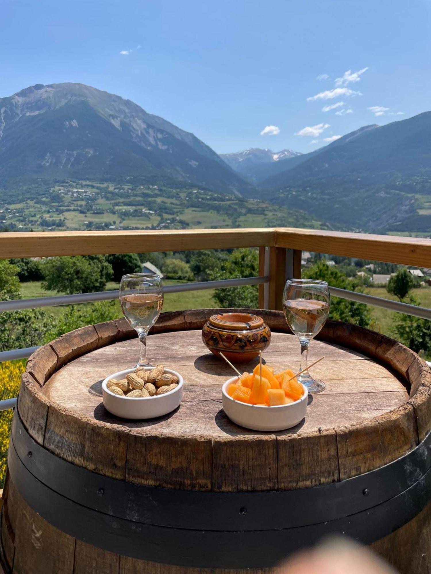Gite Confort 15 Couchages, Vue Panoramique Montagne Hautes Alpes, Terrasses Embrun Eksteriør billede