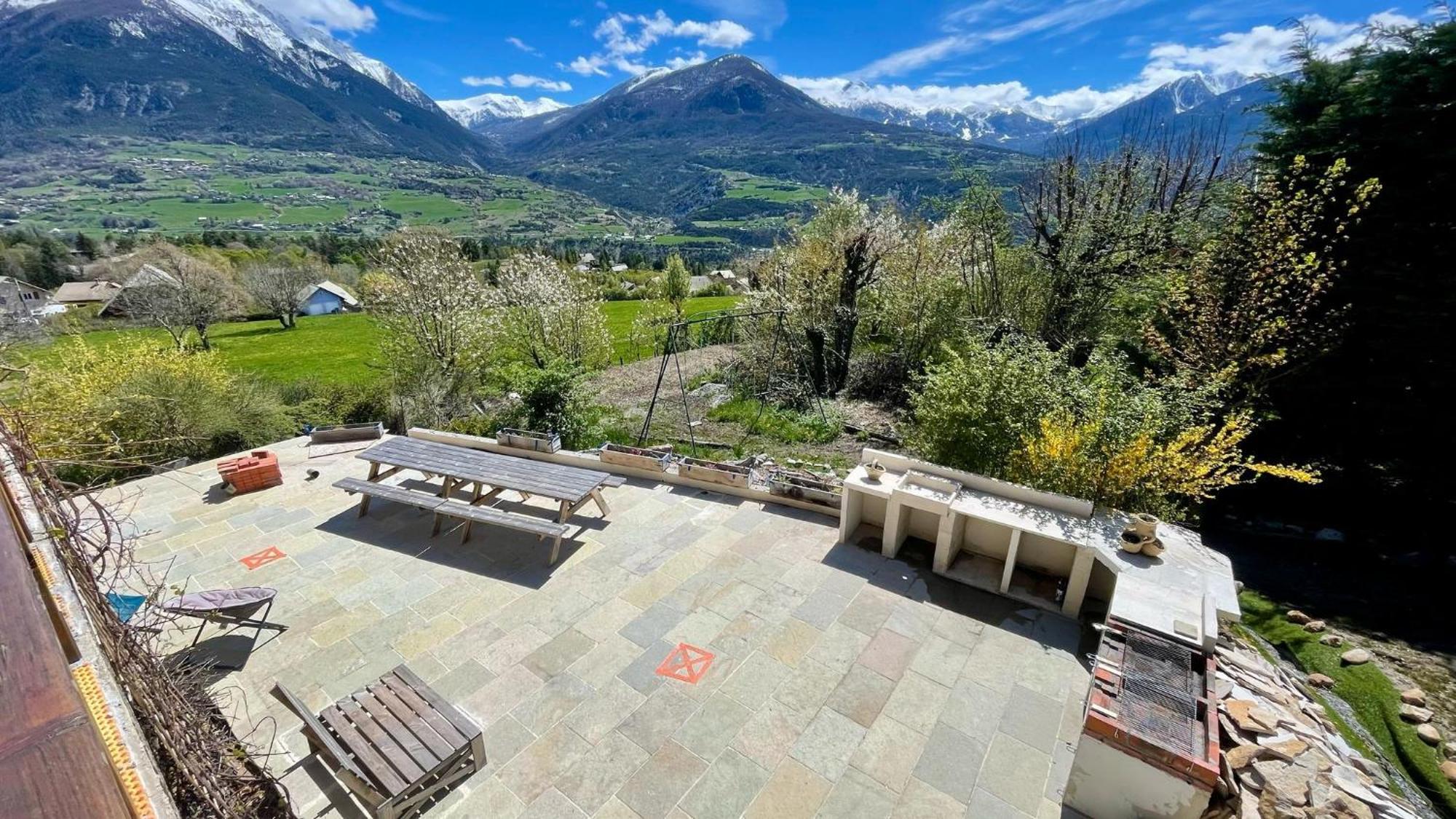 Gite Confort 15 Couchages, Vue Panoramique Montagne Hautes Alpes, Terrasses Embrun Eksteriør billede