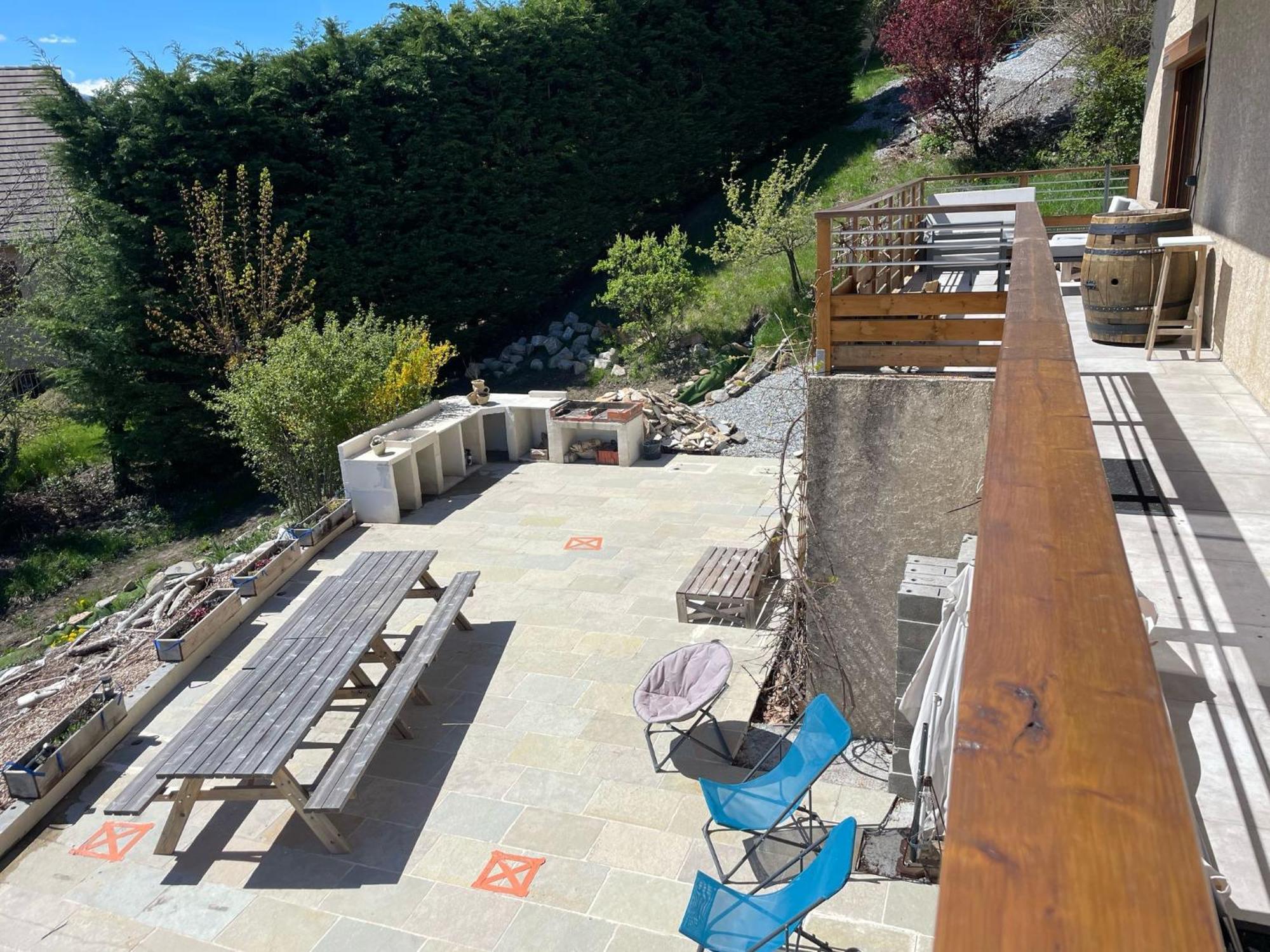 Gite Confort 15 Couchages, Vue Panoramique Montagne Hautes Alpes, Terrasses Embrun Eksteriør billede