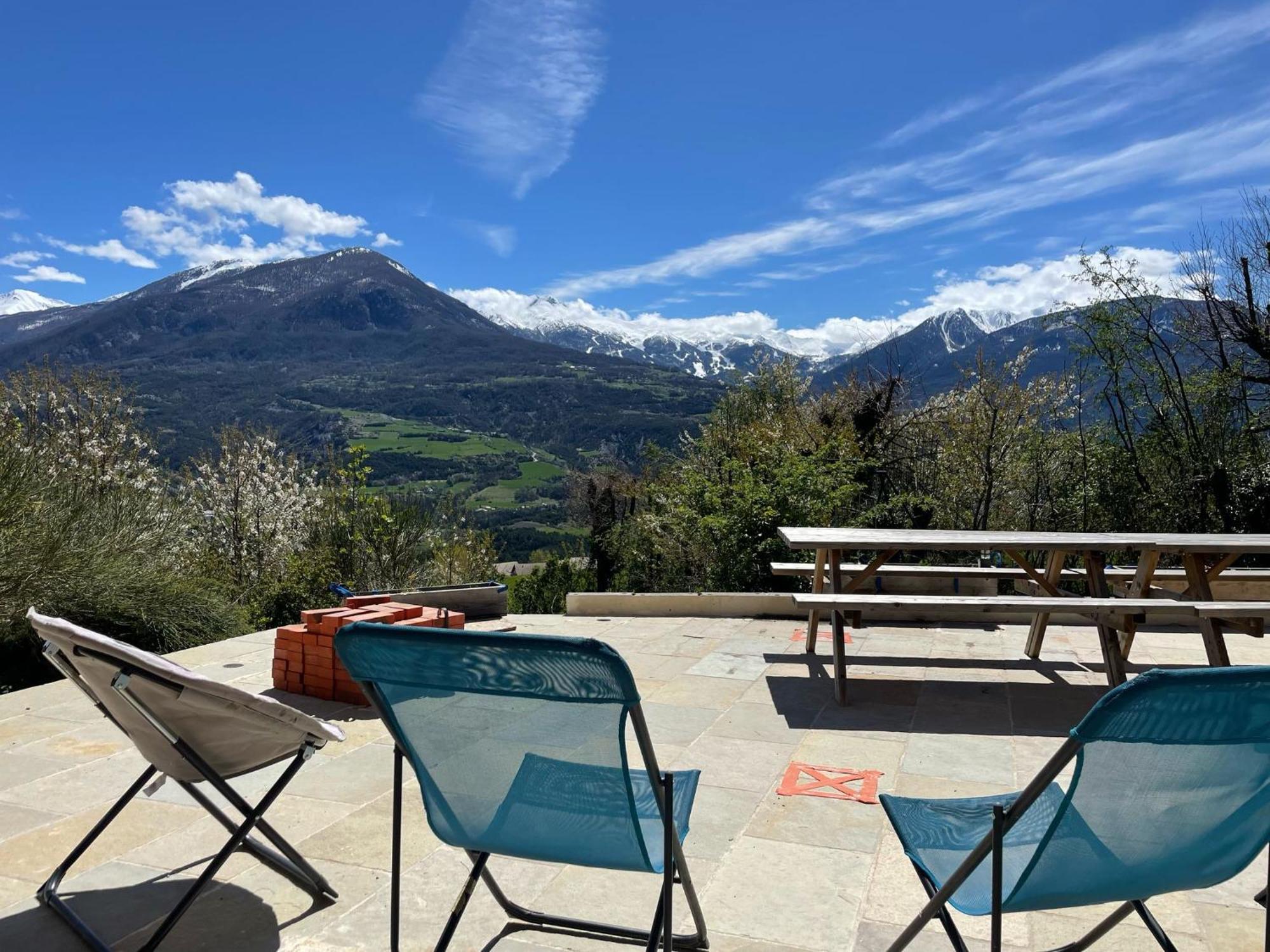 Gite Confort 15 Couchages, Vue Panoramique Montagne Hautes Alpes, Terrasses Embrun Eksteriør billede