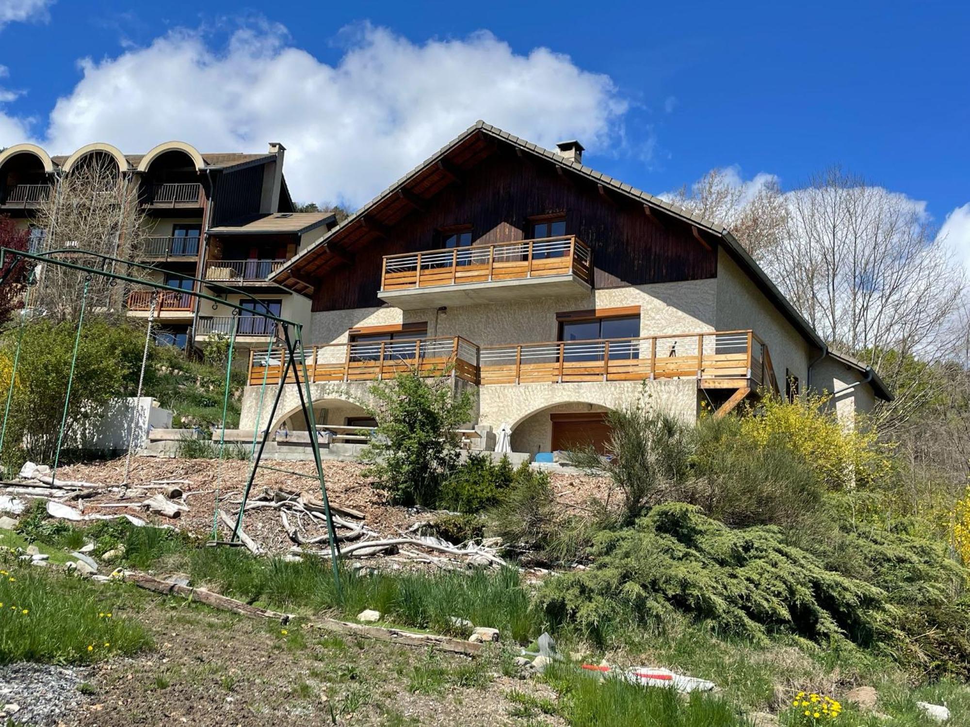 Gite Confort 15 Couchages, Vue Panoramique Montagne Hautes Alpes, Terrasses Embrun Eksteriør billede